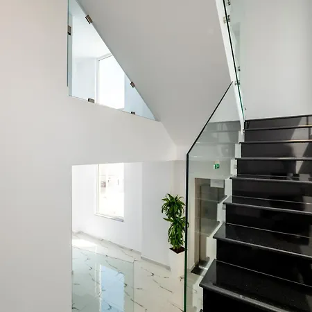 Admiro Hotel 4*