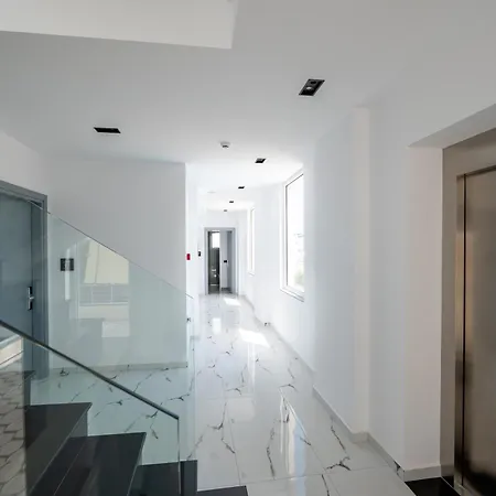 Admiro Hotel 4*