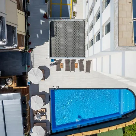 Admiro Hotel