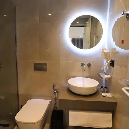 Admiro Hotel 4*